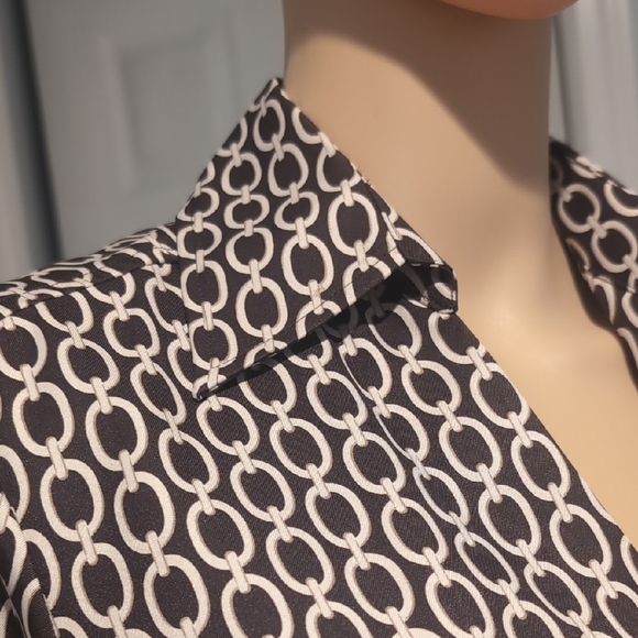 Ann Taylor Black and White Fitted Blouse with Notched Collar - Picture 4 of 6